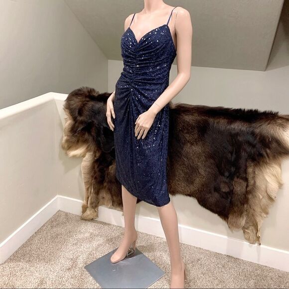 New Knee-length Sparkly Sequined Cocktail Party Dress - Picture 6 of 14